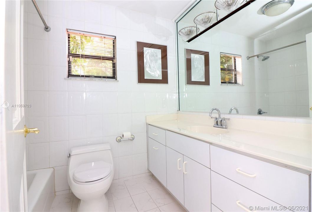最近租的: $3,100 (3 贝兹, 2 浴室, 1104 平方英尺)