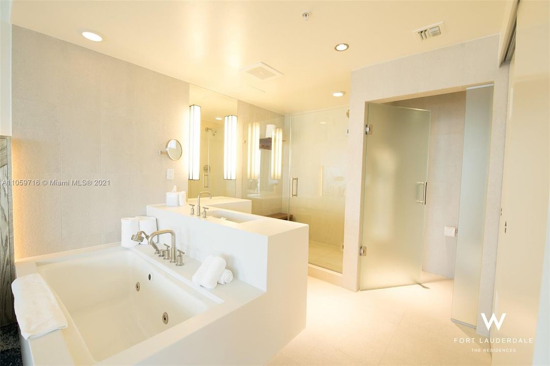 最近售出: $950,000 (2 贝兹, 2 浴室, 1214 平方英尺)