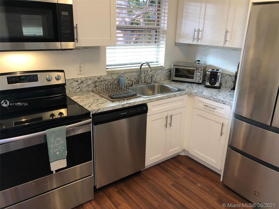 Recently Rented: $1,350 (2 beds, 1 baths, 609 Square Feet)