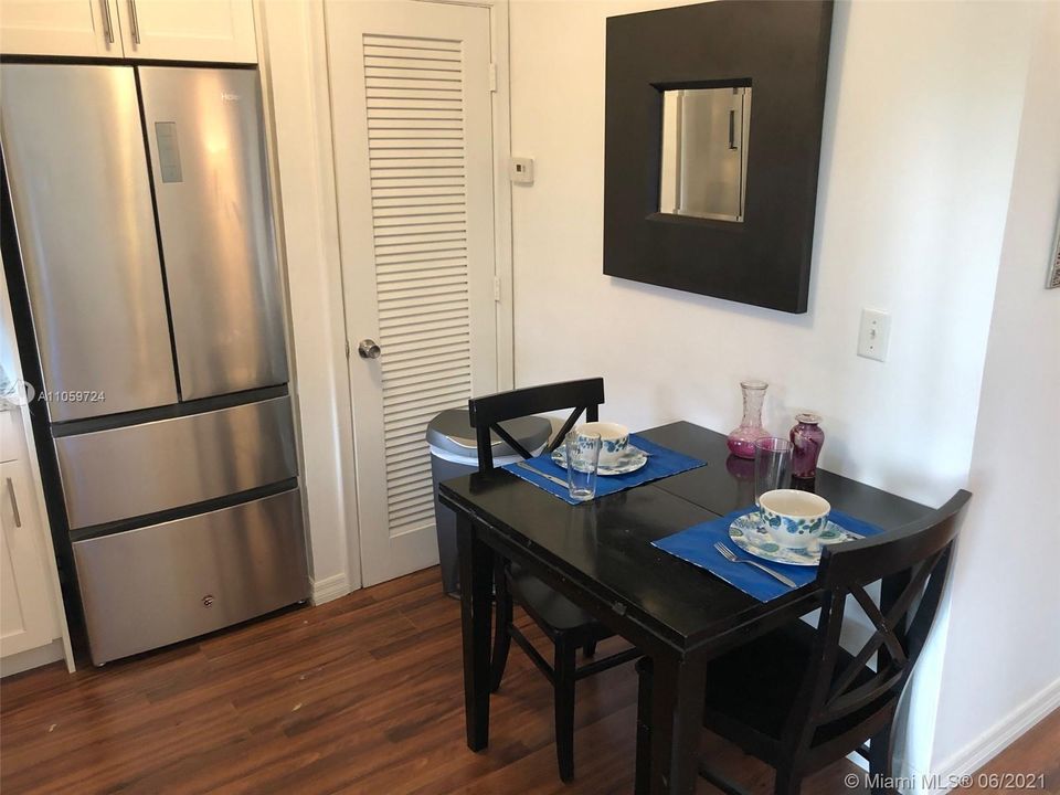 Recently Rented: $1,350 (2 beds, 1 baths, 609 Square Feet)