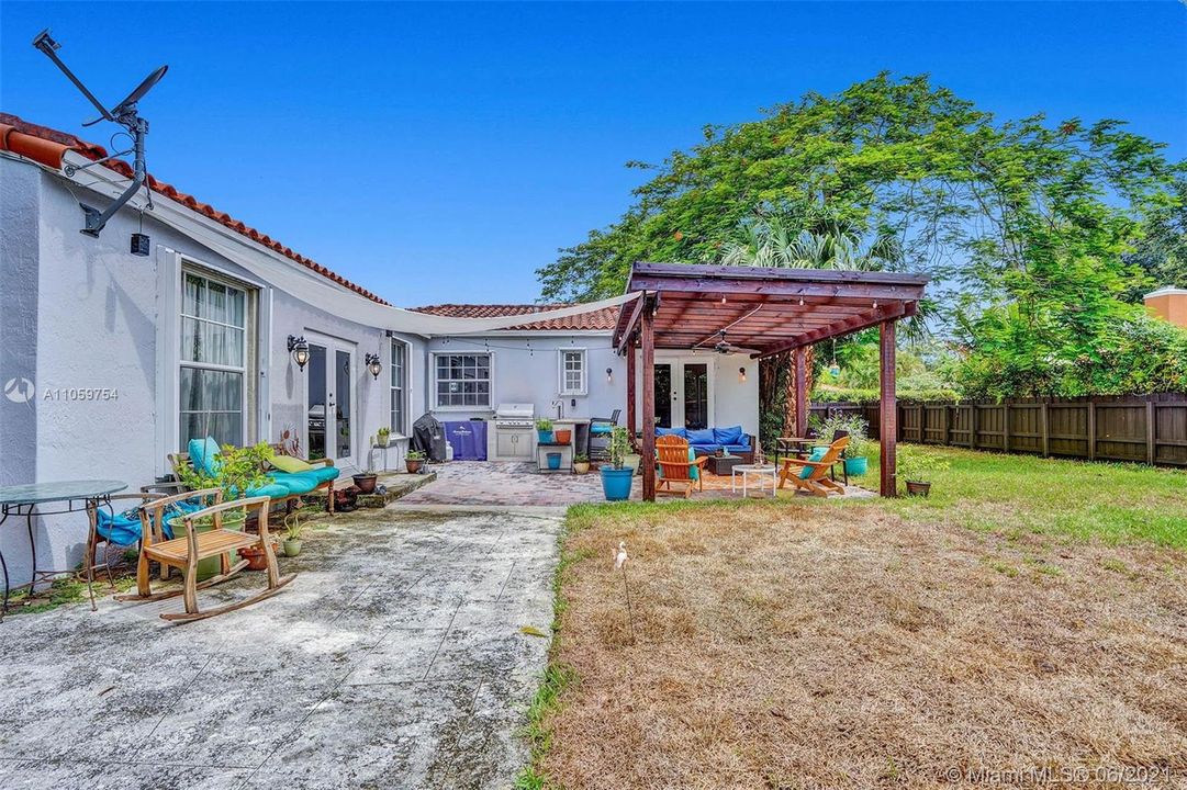 Vendido Recientemente: $749,999 (4 camas, 3 baños, 1006 Pies cuadrados)