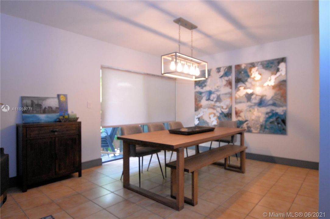 Recently Sold: $525,000 (2 beds, 2 baths, 1485 Square Feet)