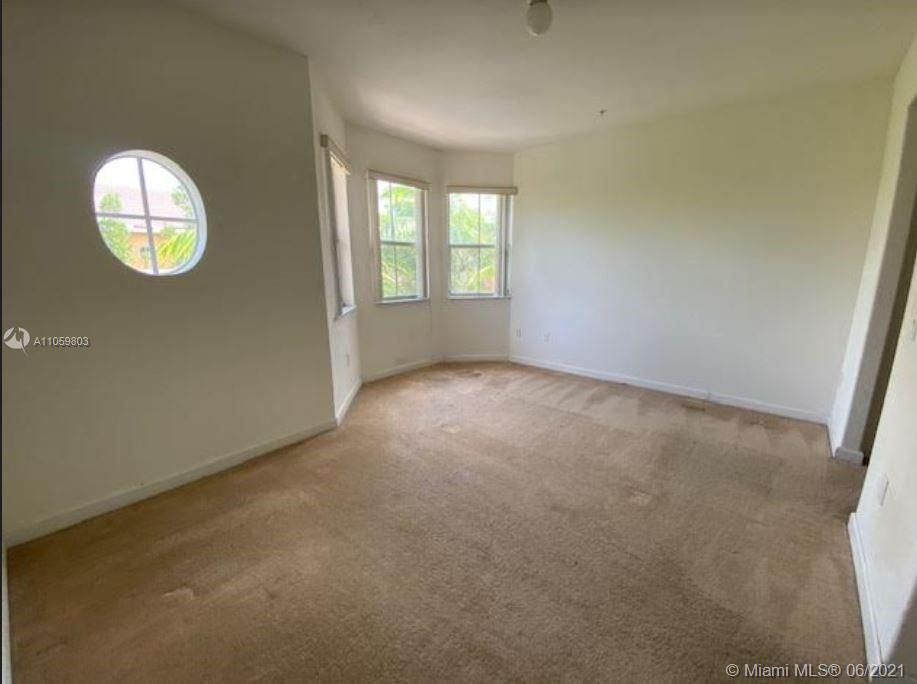 Recently Sold: $210,000 (3 beds, 3 baths, 1815 Square Feet)