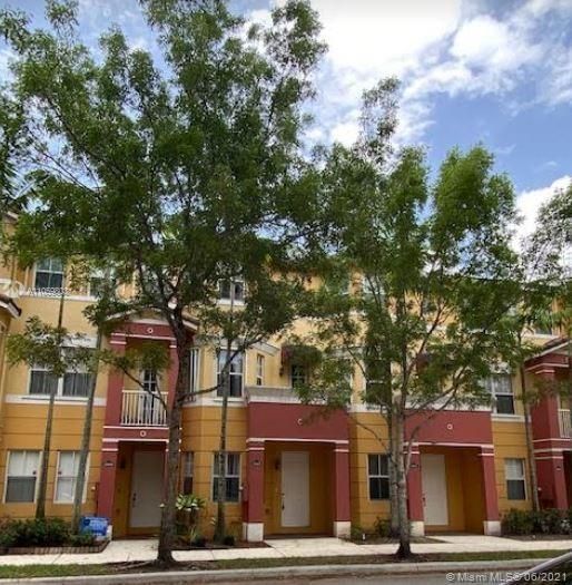 Recently Sold: $210,000 (3 beds, 3 baths, 1815 Square Feet)