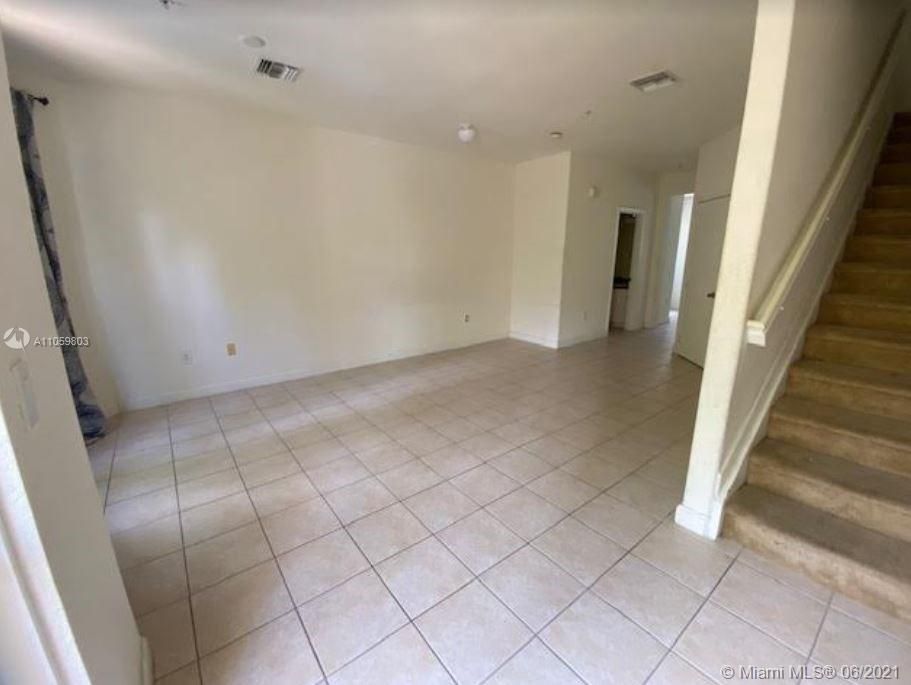 Recently Sold: $210,000 (3 beds, 3 baths, 1815 Square Feet)