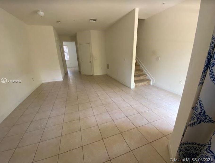 Recently Sold: $210,000 (3 beds, 3 baths, 1815 Square Feet)