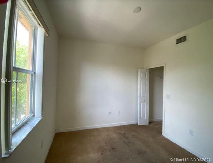 Recently Sold: $210,000 (3 beds, 3 baths, 1815 Square Feet)