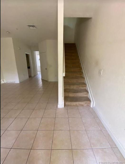 Recently Sold: $210,000 (3 beds, 3 baths, 1815 Square Feet)