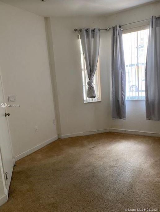 Recently Sold: $210,000 (3 beds, 3 baths, 1815 Square Feet)