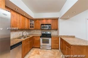 Recently Rented: $3,000 (2 beds, 2 baths, 1400 Square Feet)