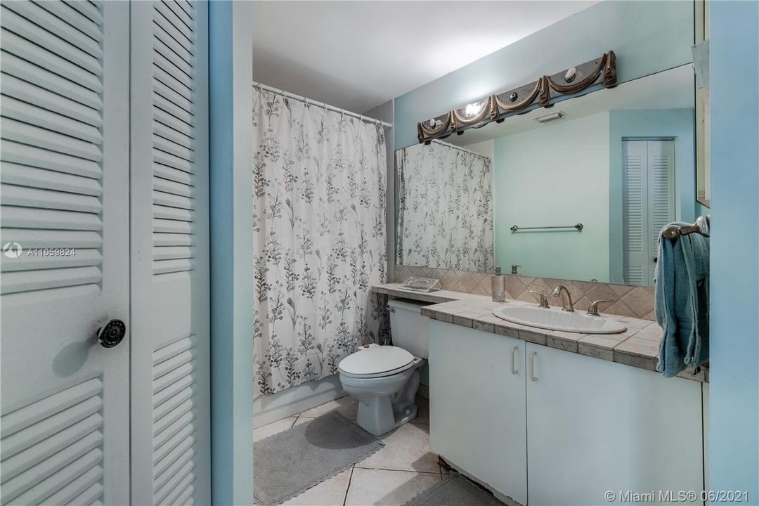 Недавно арендовано: $2,000 (1 спален, 1 ванн, 750 Квадратных фут)
