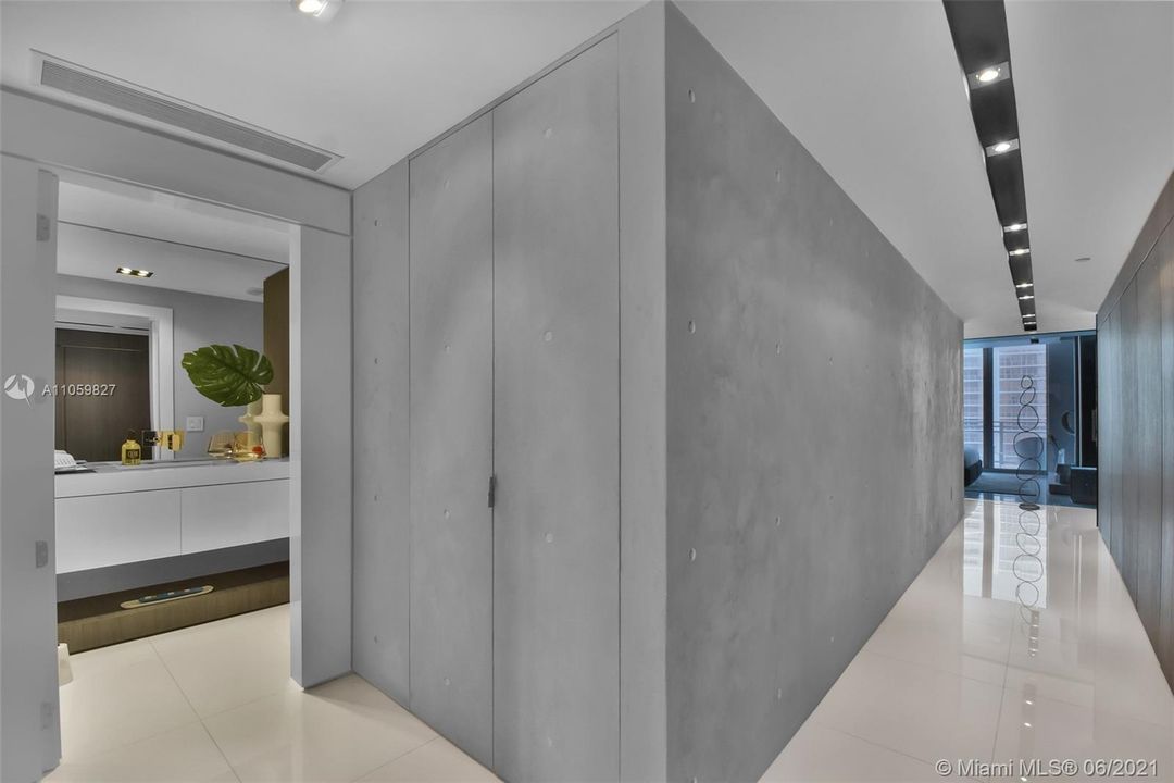 Recently Sold: $1,575,000 (2 beds, 2 baths, 2267 Square Feet)