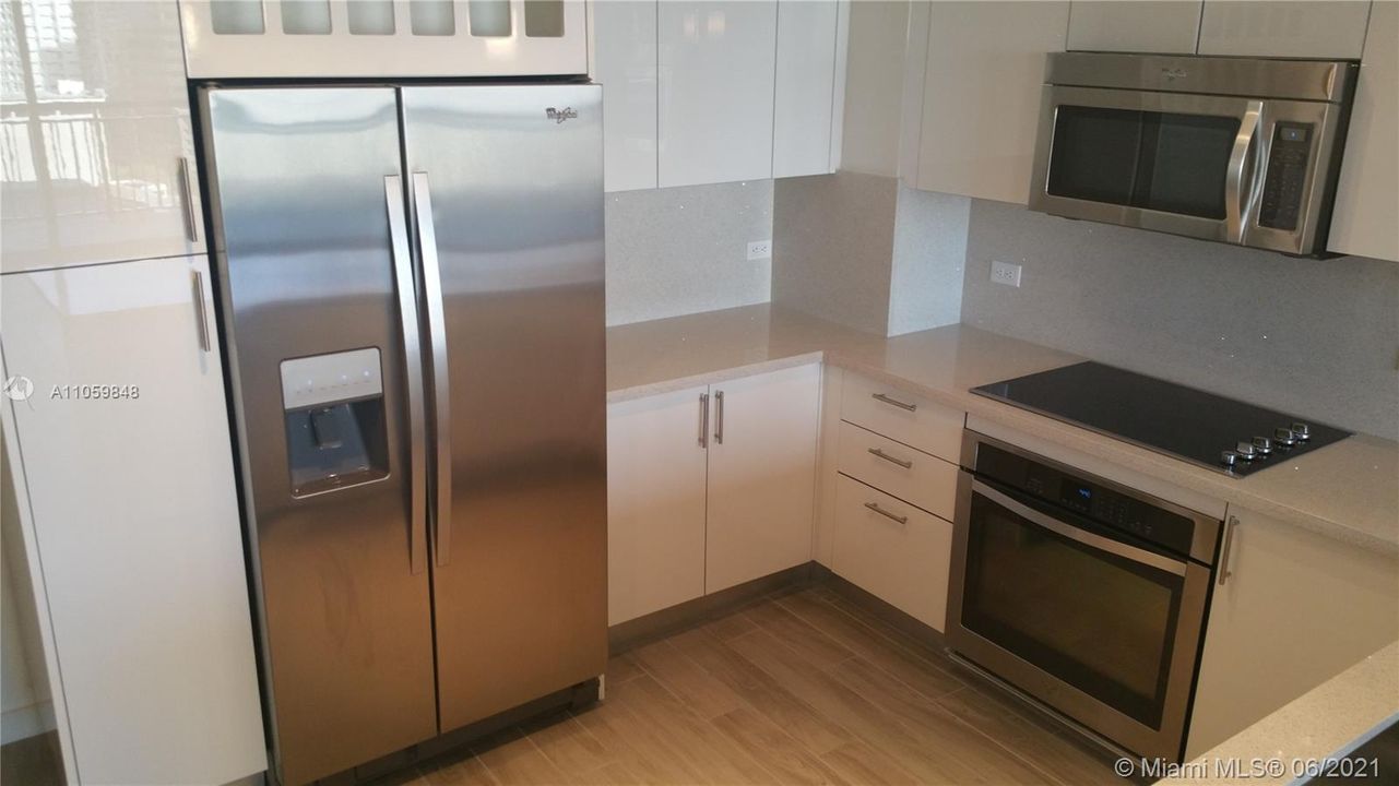 Recently Rented: $2,550 (1 beds, 1 baths, 672 Square Feet)