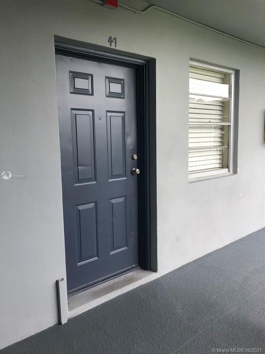 Recently Sold: $140,000 (1 beds, 1 baths, 623 Square Feet)