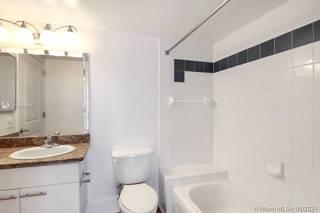 Recently Rented: $2,293 (1 beds, 1 baths, 842 Square Feet)