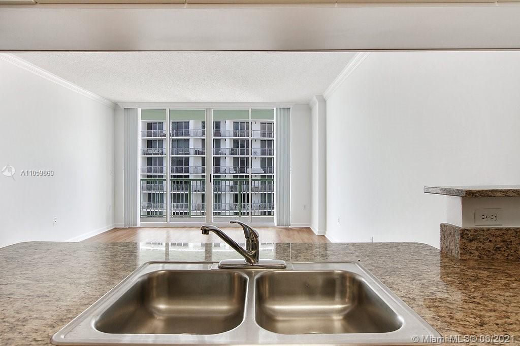 Recently Rented: $2,293 (1 beds, 1 baths, 842 Square Feet)