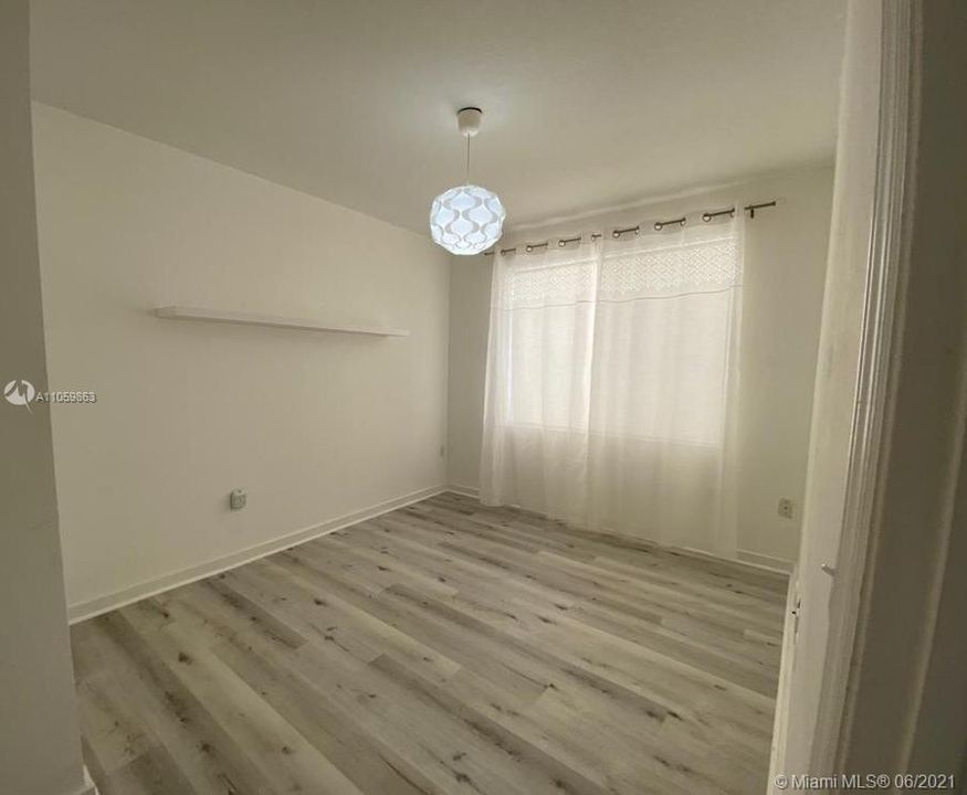 Recently Rented: $1,200 (1 beds, 1 baths, 421 Square Feet)