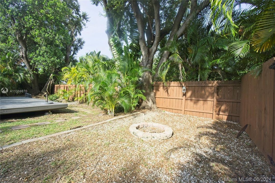 Recently Sold: $554,000 (3 beds, 2 baths, 1326 Square Feet)