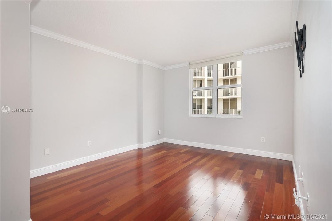 Recently Sold: $450,000 (2 beds, 2 baths, 1337 Square Feet)