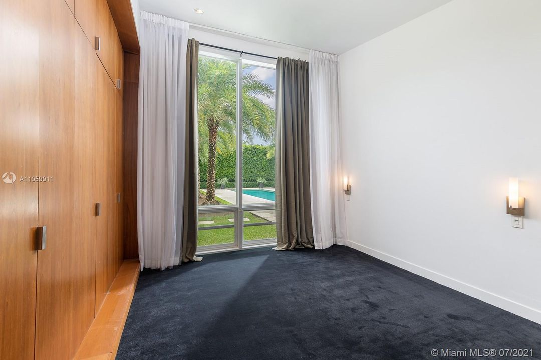 Recently Sold: $1,675,000 (2 beds, 2 baths, 1192 Square Feet)