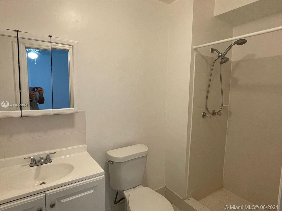 最近租的: $1,100 (1 贝兹, 1 浴室, 294 平方英尺)