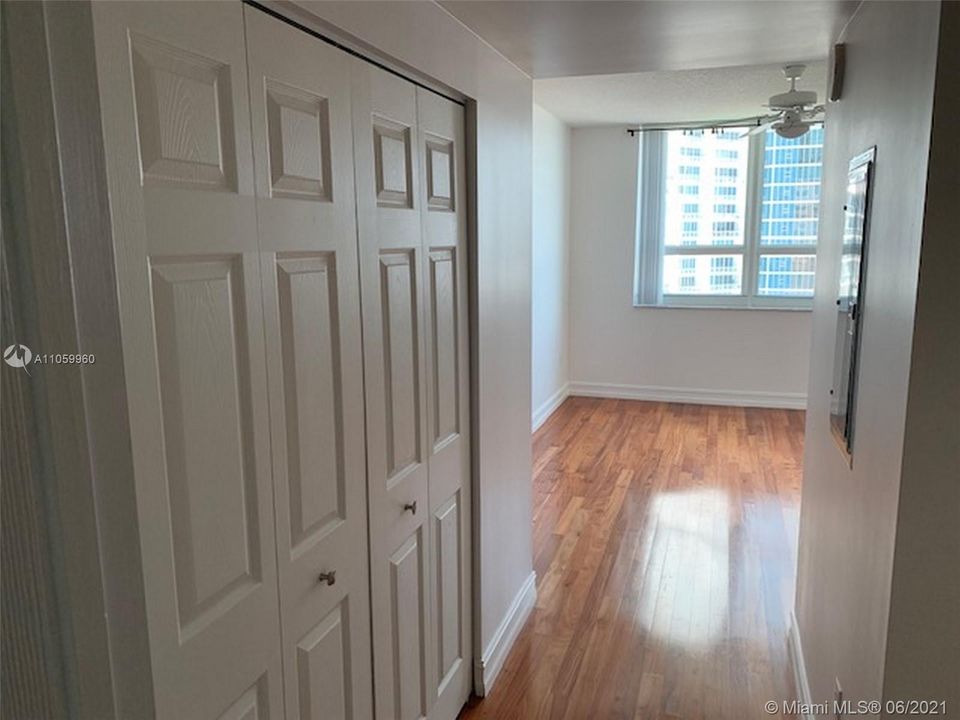 Recently Rented: $2,150 (2 beds, 1 baths, 984 Square Feet)
