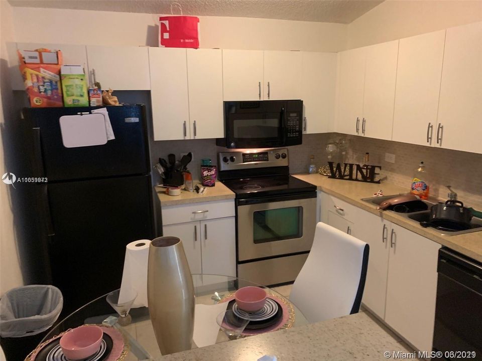 Recently Sold: $150,000 (1 beds, 1 baths, 659 Square Feet)