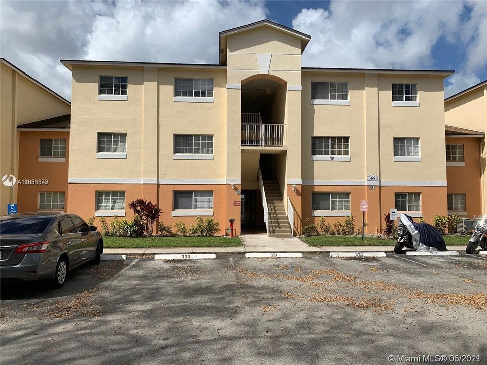 Recently Sold: $150,000 (1 beds, 1 baths, 659 Square Feet)