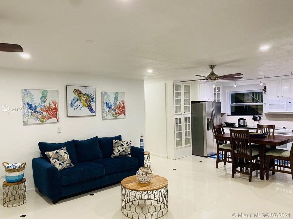 最近租的: $4,200 (3 贝兹, 3 浴室, 1611 平方英尺)