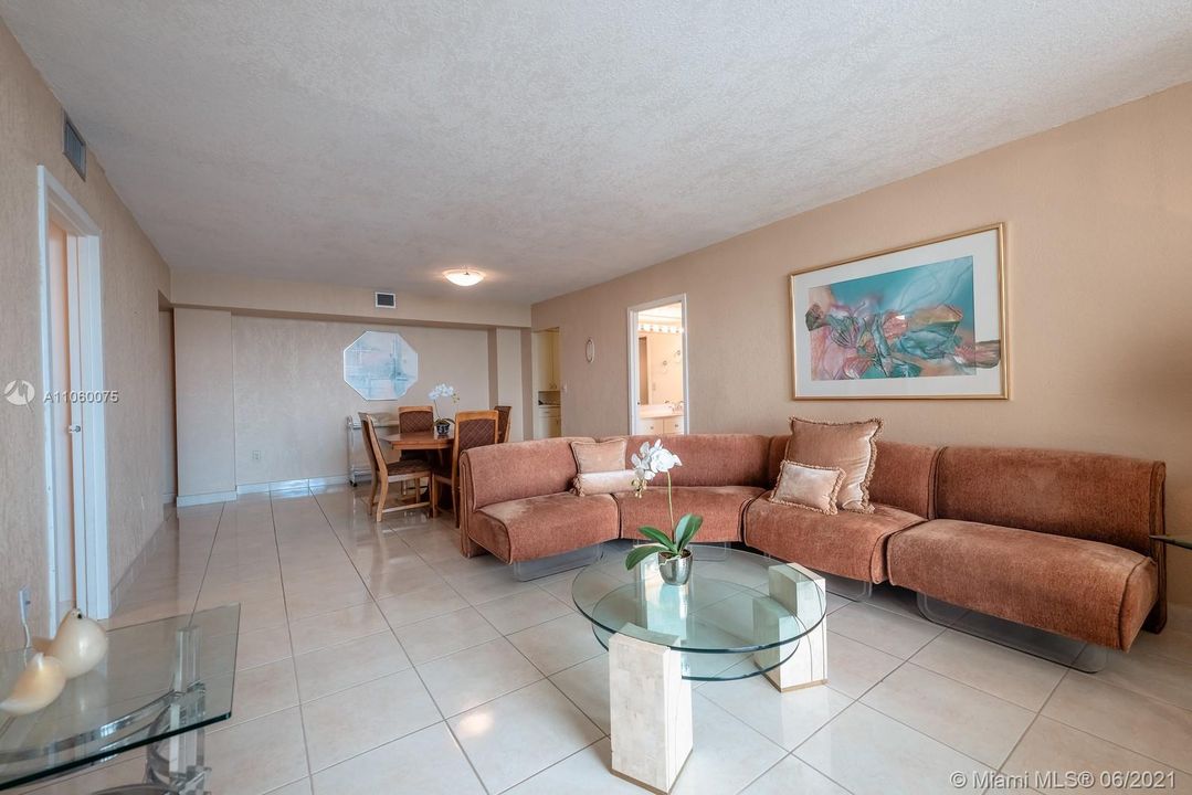 Recently Sold: $450,000 (2 beds, 2 baths, 1100 Square Feet)