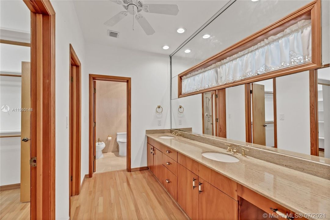 最近租的: $18,000 (5 贝兹, 6 浴室, 4158 平方英尺)