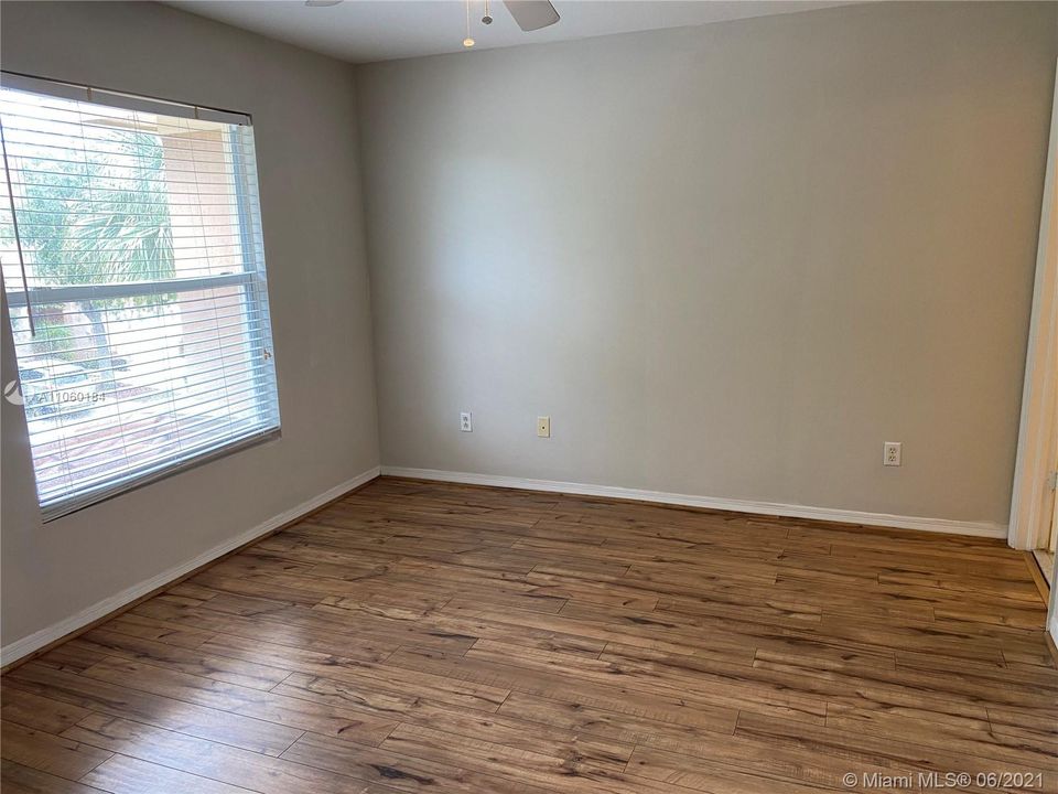 Recently Rented: $2,000 (3 beds, 2 baths, 1598 Square Feet)