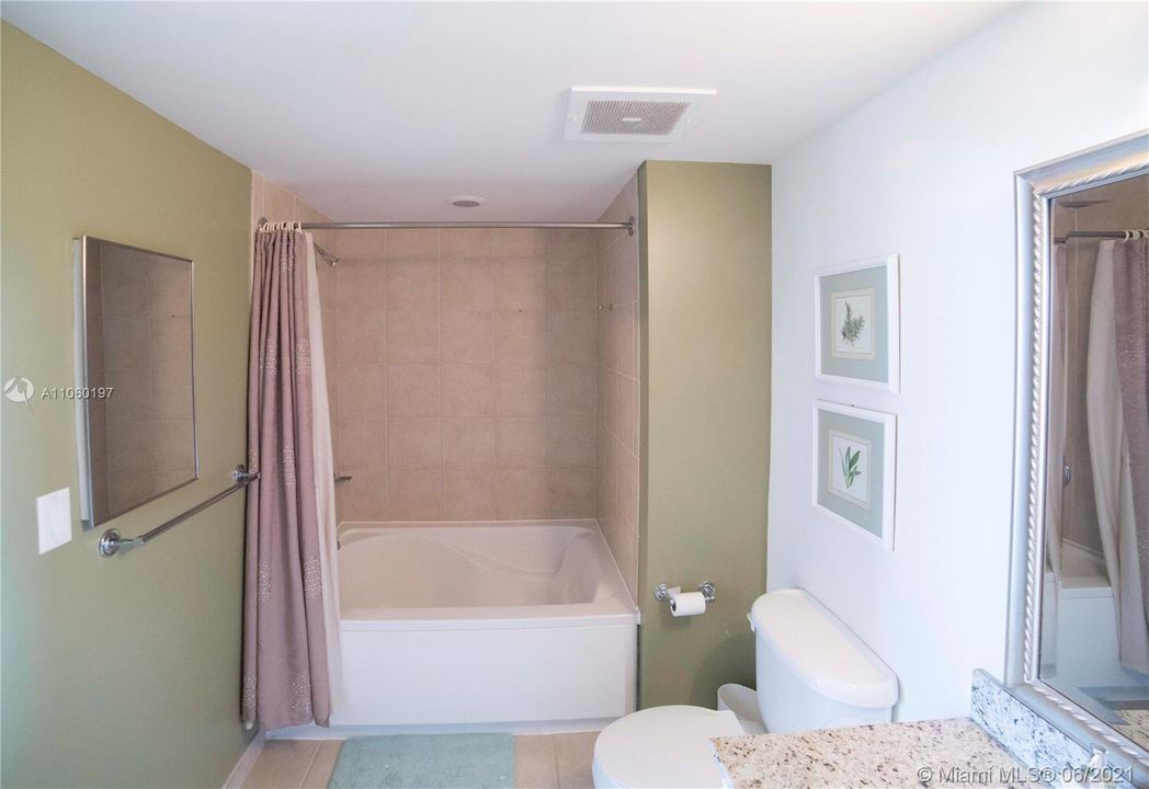 最近租的: $2,400 (2 贝兹, 2 浴室, 1245 平方英尺)