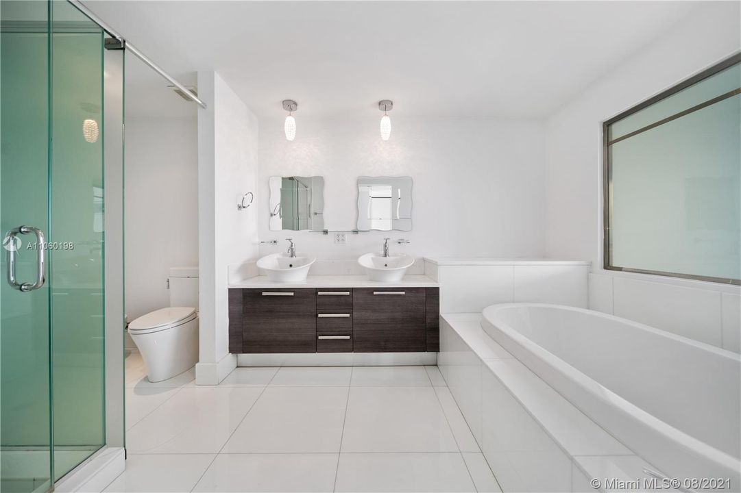 最近售出: $799,000 (2 贝兹, 3 浴室, 1552 平方英尺)