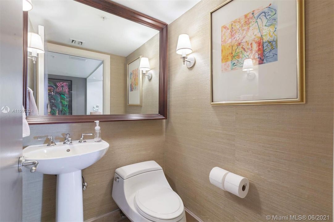 最近售出: $2,995,000 (3 贝兹, 3 浴室, 2320 平方英尺)
