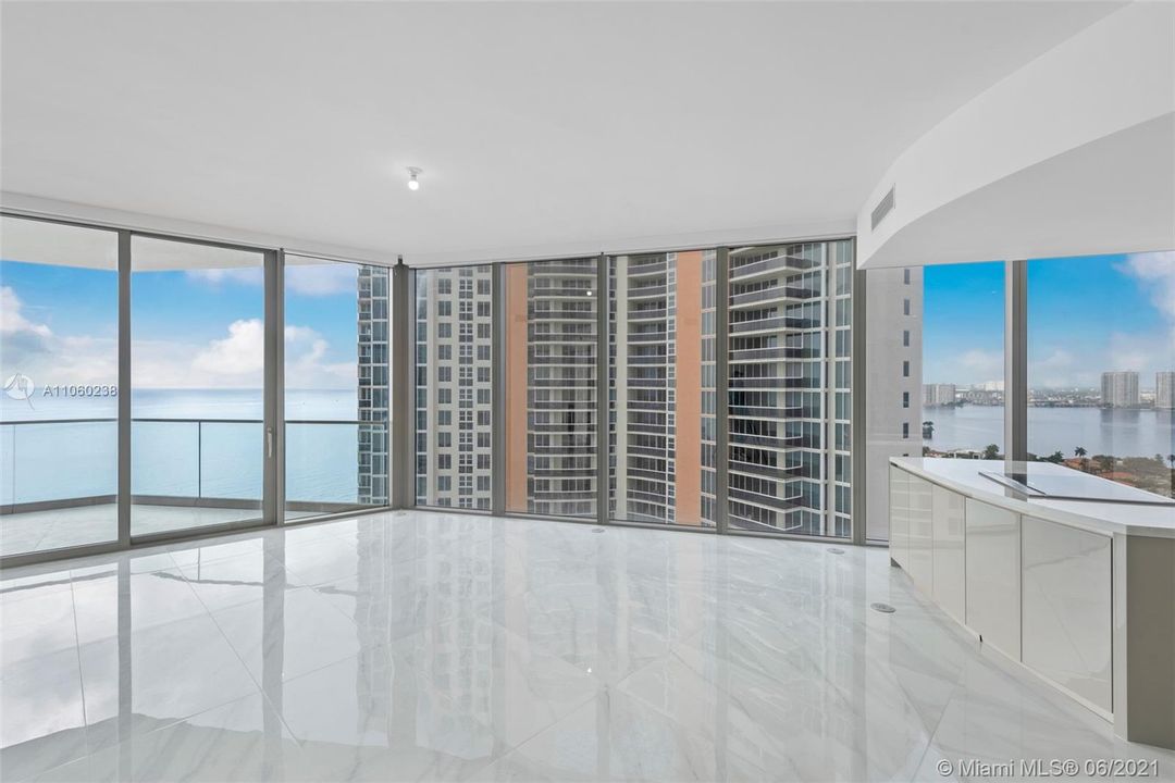 Recently Sold: $2,225,000 (2 beds, 2 baths, 1588 Square Feet)