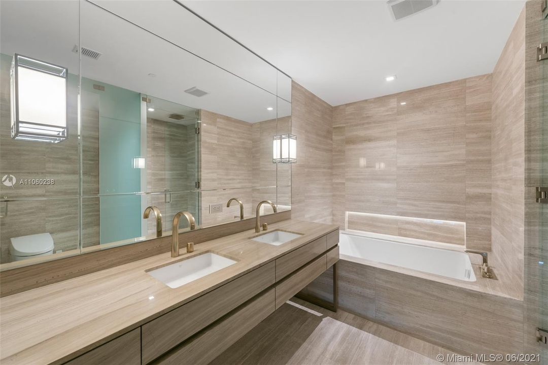 最近售出: $2,225,000 (2 贝兹, 2 浴室, 1588 平方英尺)