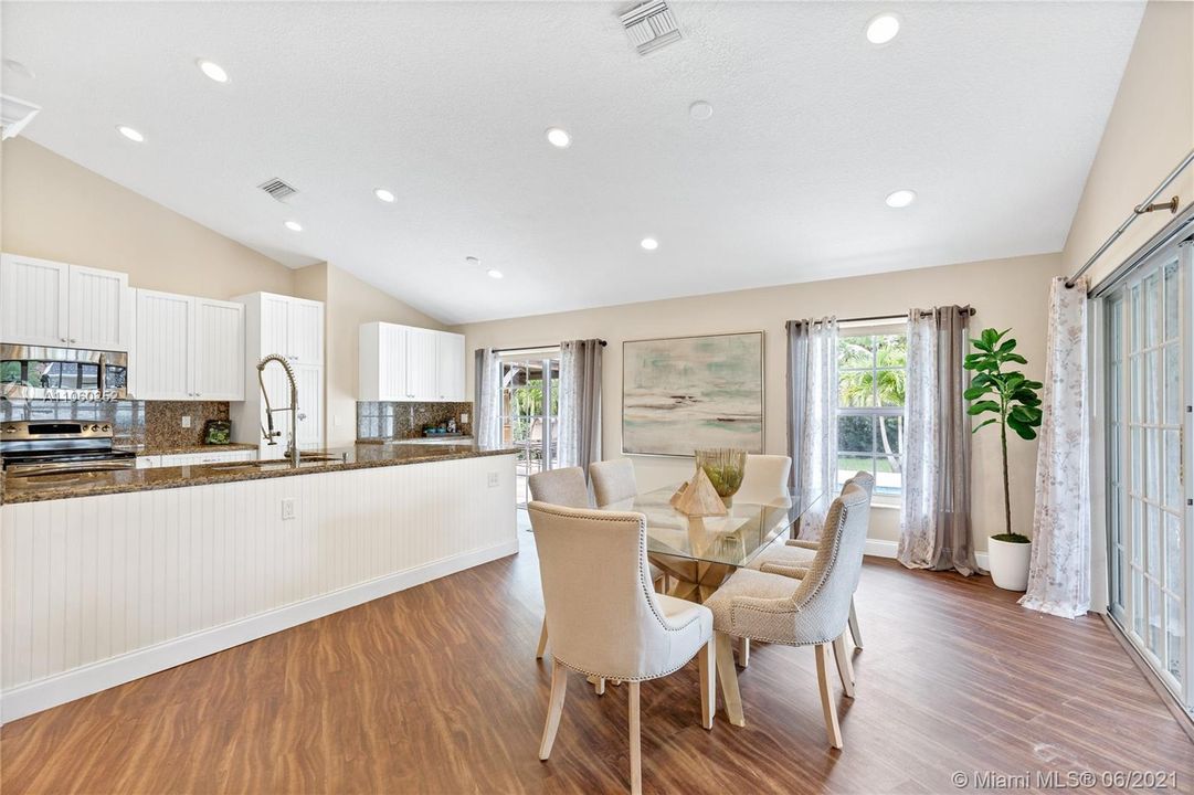 Recently Sold: $619,900 (4 beds, 3 baths, 1956 Square Feet)