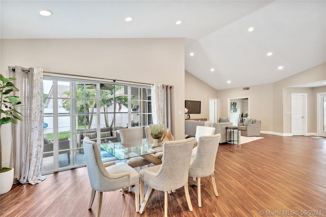 Recently Sold: $619,900 (4 beds, 3 baths, 1956 Square Feet)