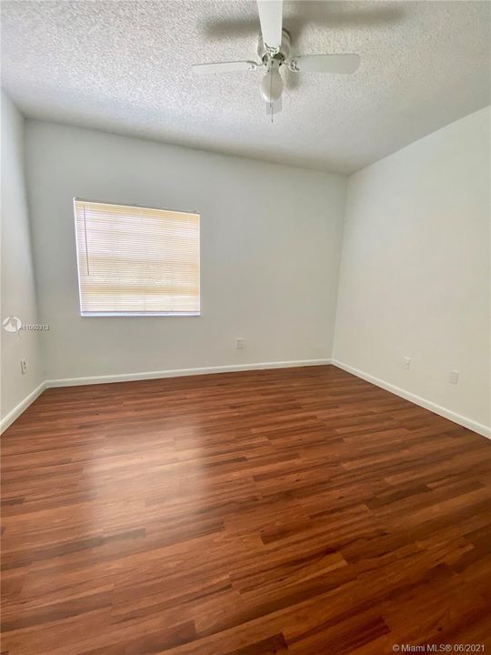 Recently Sold: $185,000 (2 beds, 2 baths, 1077 Square Feet)