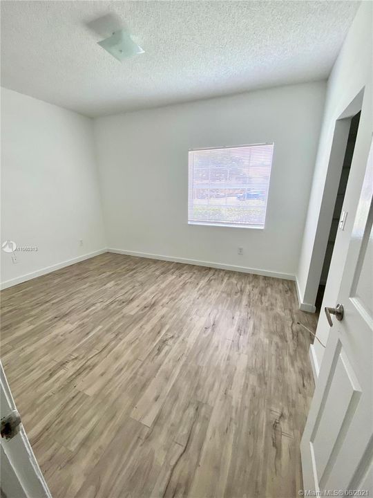 Recently Sold: $185,000 (2 beds, 2 baths, 1077 Square Feet)