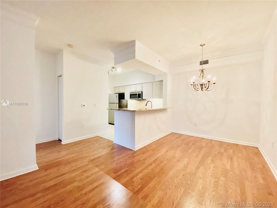 Recently Rented: $1,700 (1 beds, 1 baths, 704 Square Feet)