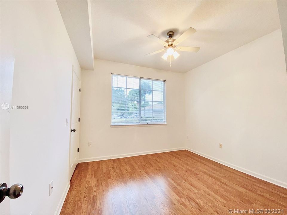 Recently Rented: $1,700 (1 beds, 1 baths, 704 Square Feet)