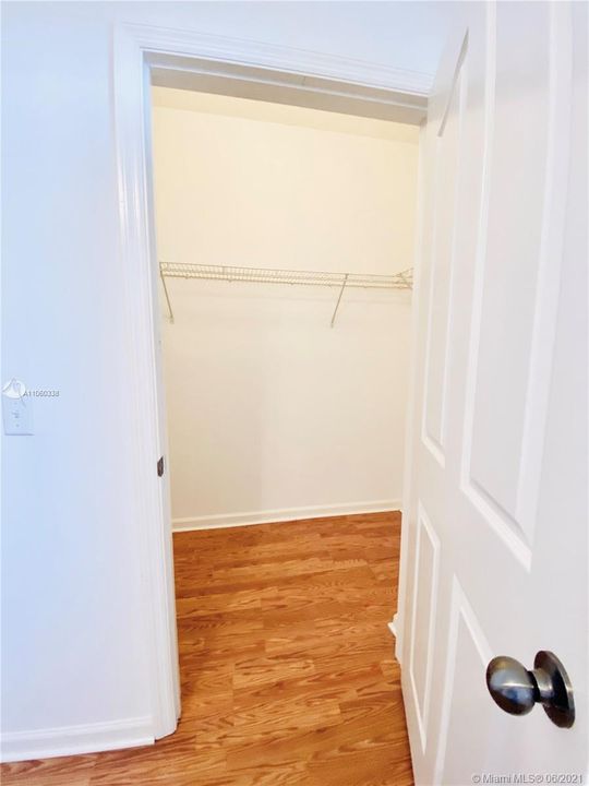 Recently Rented: $1,700 (1 beds, 1 baths, 704 Square Feet)