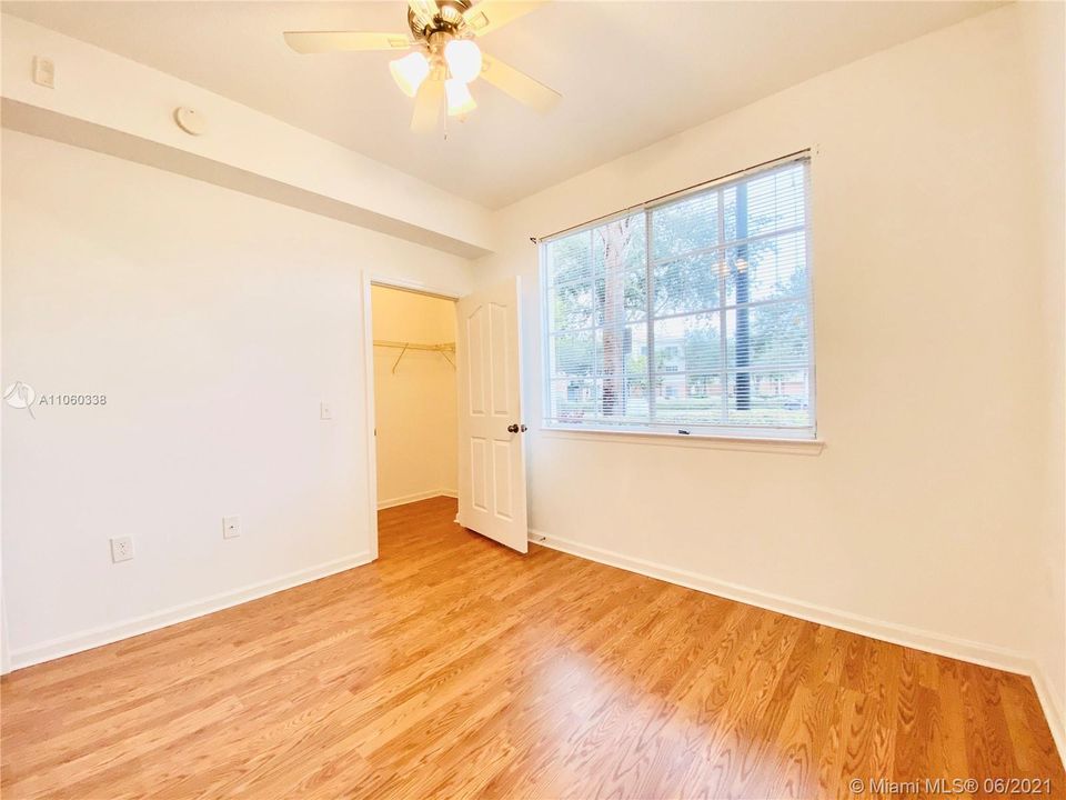 Recently Rented: $1,700 (1 beds, 1 baths, 704 Square Feet)