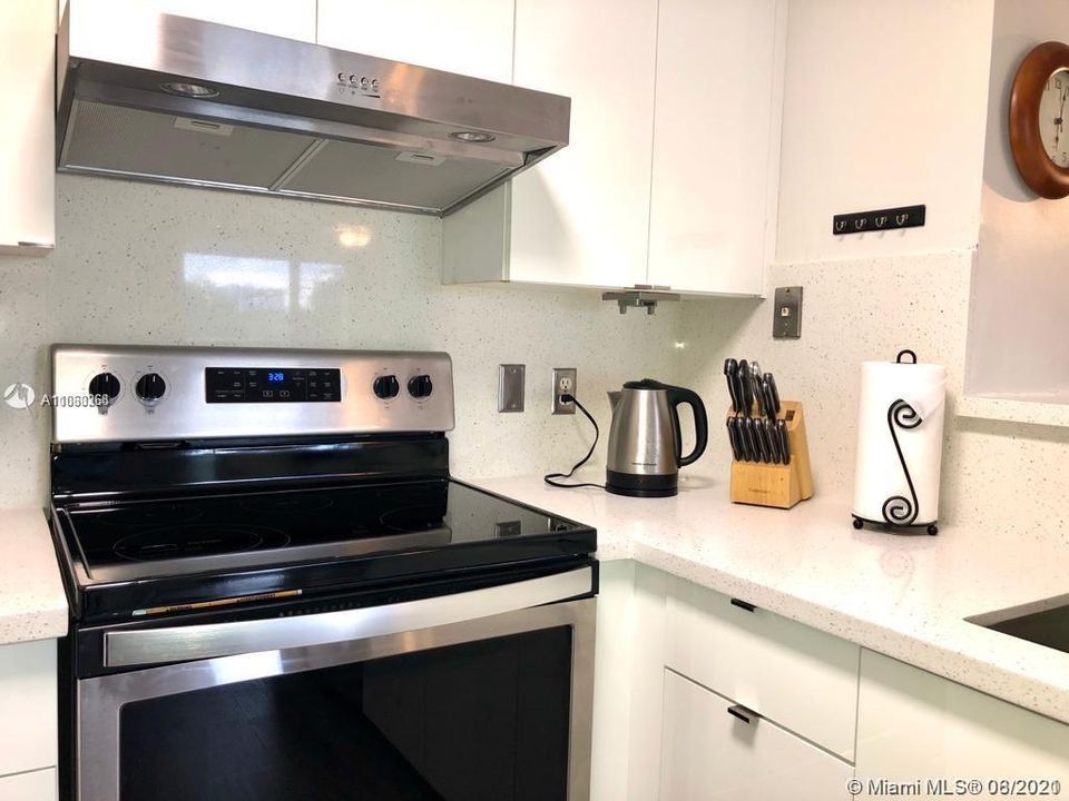 Recently Rented: $3,200 (2 beds, 2 baths, 1180 Square Feet)
