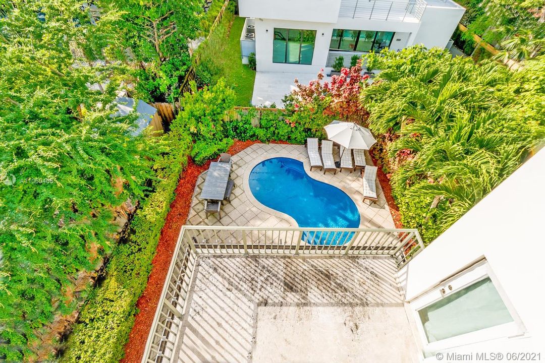 Recently Sold: $1,650,000 (3 beds, 2 baths, 0 Square Feet)