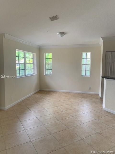 Recently Rented: $1,700 (3 beds, 2 baths, 1561 Square Feet)