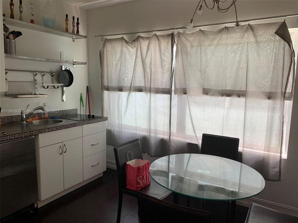 Recently Sold: $200,000 (1 beds, 1 baths, 428 Square Feet)