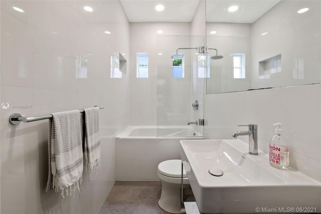Недавно продано: $935,000 (3 спален, 2 ванн, 1649 Квадратных фут)